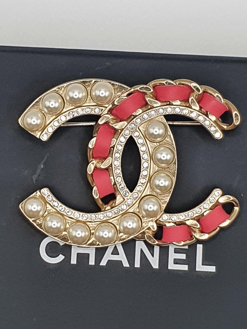 CHANEL Classic Cc Pearl Brooch