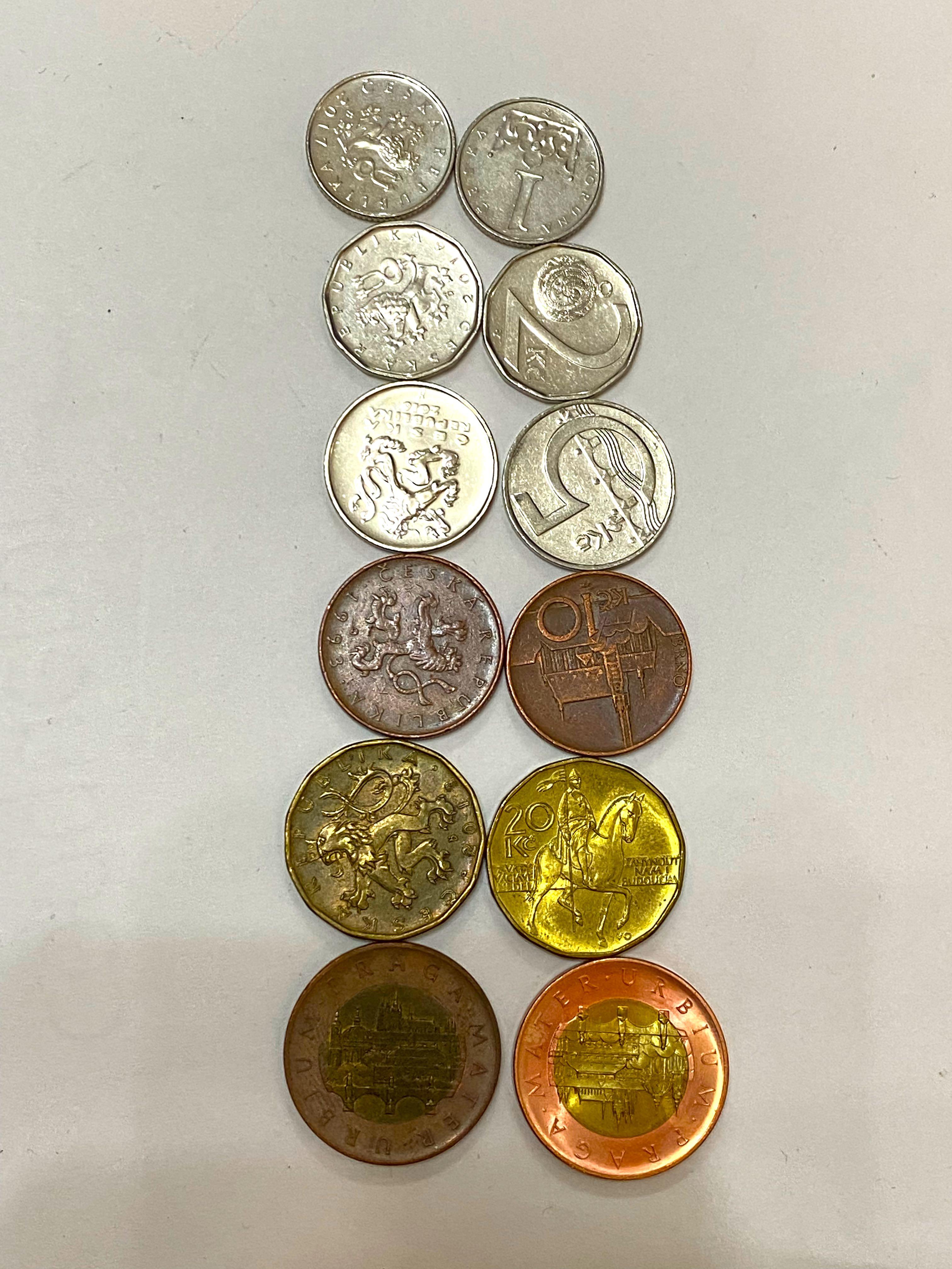 捷克(Czech)紙幣及一些錢幣- issued by Czech National Bank, 興趣及遊戲, 收藏品及紀念品, 錢幣-  Carousell