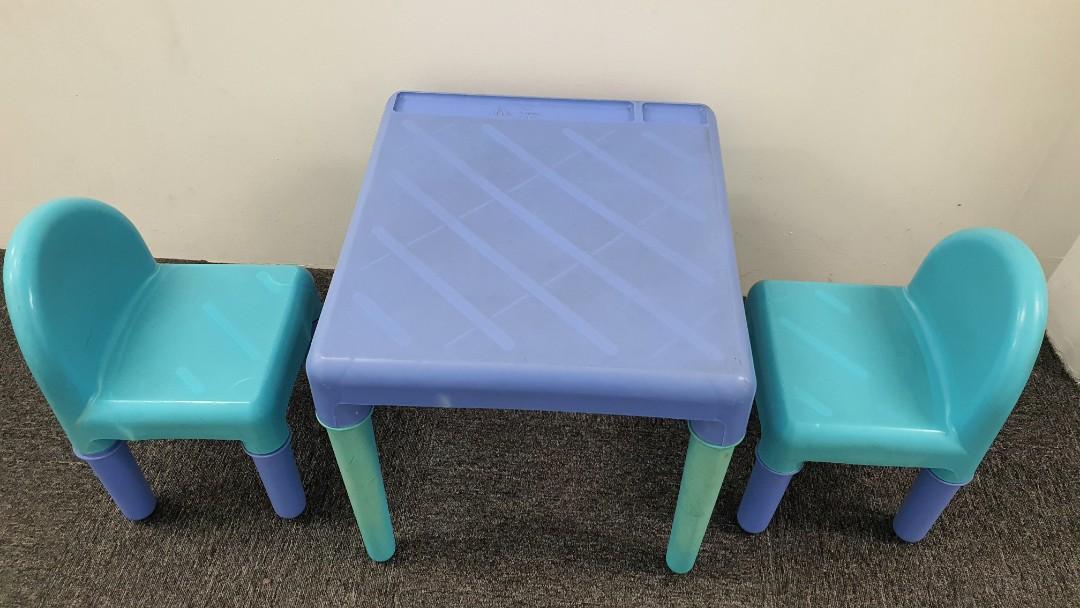 elc plastic table and chairs