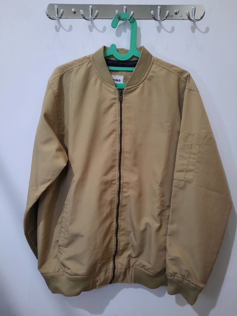 Erigo Bomber Jacket, Fesyen Pria, Pakaian , Baju Luaran di Carousell