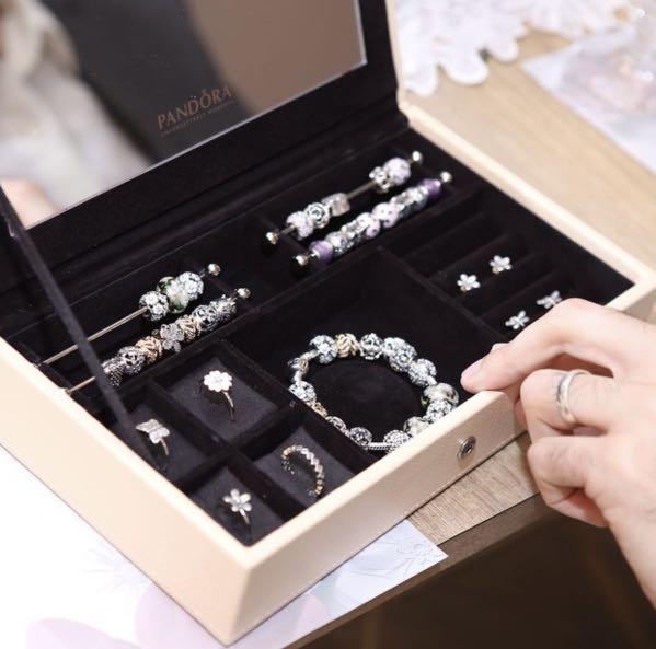 Medium pandora shop jewellery stacking box