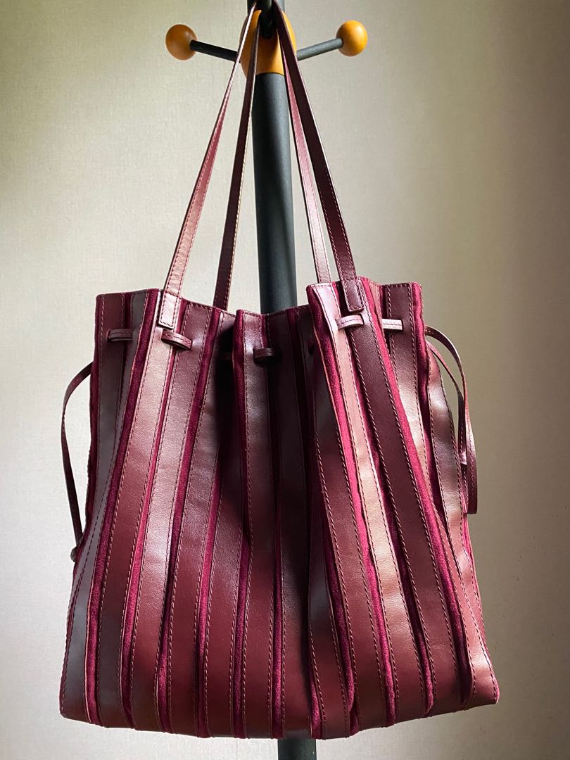 KAYNN pleats bag, Fesyen Wanita, Tas & Dompet di Carousell