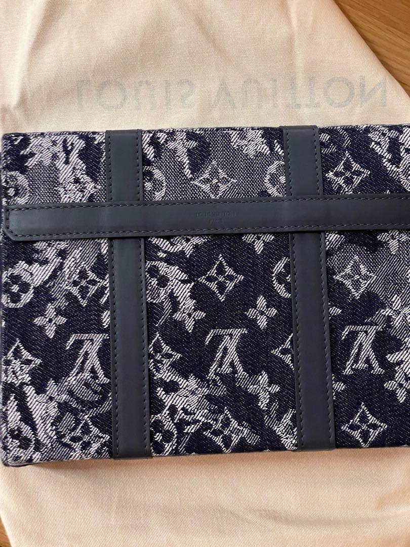 Authentic Louis Vuitton Trunk Messenger Monogram Tapestry M57282, Luxury,  Bags & Wallets on Carousell
