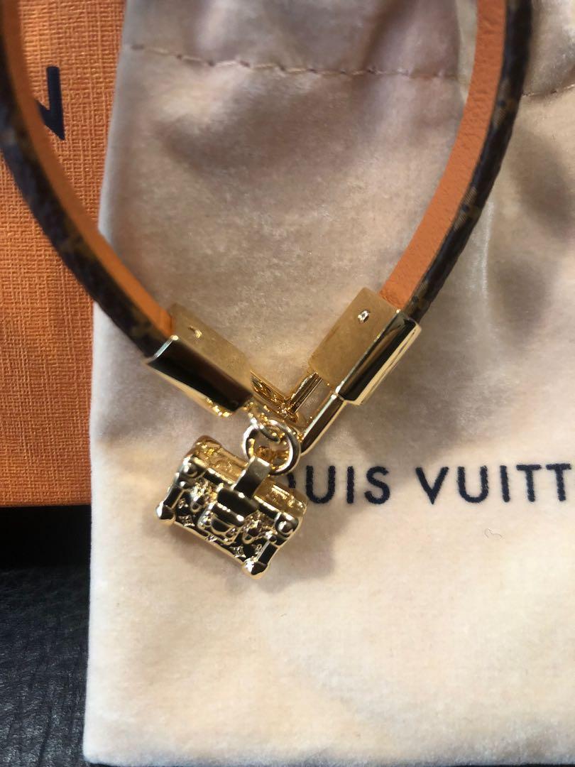 Louis Vuitton Petite Malle Charm Bracelet Monogram Canvas. Size 17