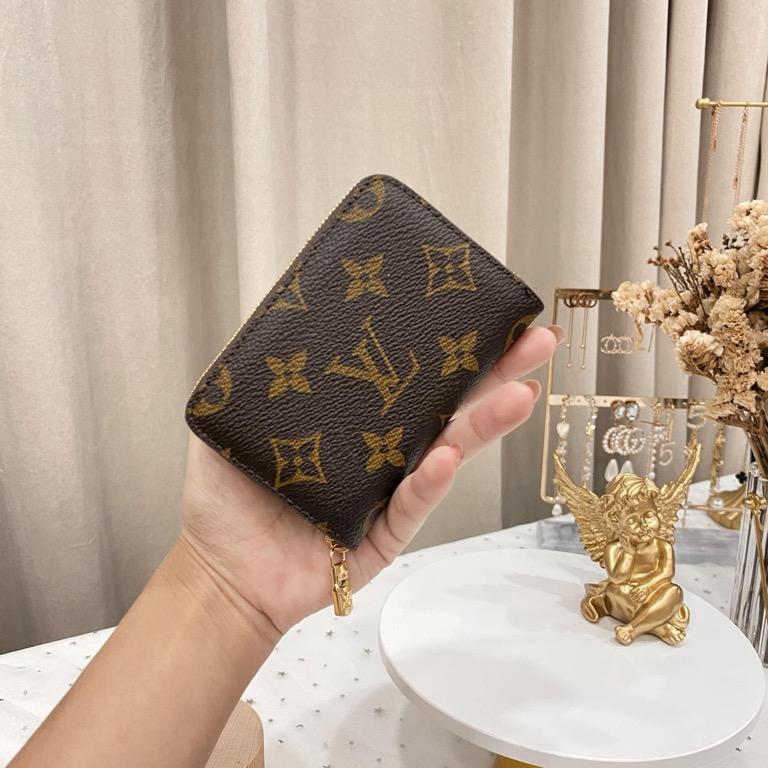 LV Two tone short wallet, Women's Fashion, Bags & Wallets, Wallets & Card  holders on Carousell