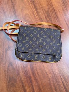 (Category: ) located in . Submitted by perlovedclearances (Listing ID 1145426782, Image 1). Description: .