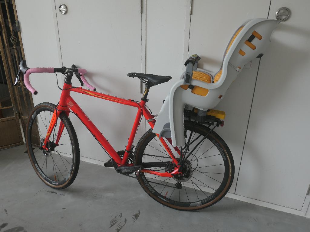 Mongoose selous sport online gravel road bike