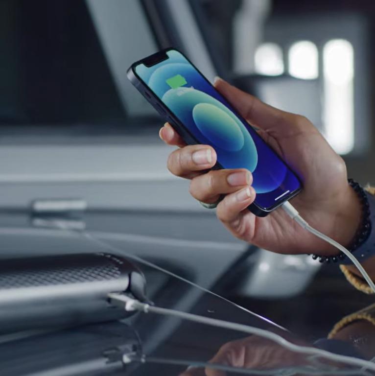 Mophie 3 in 1 car sales jump starter power bank and flashlight