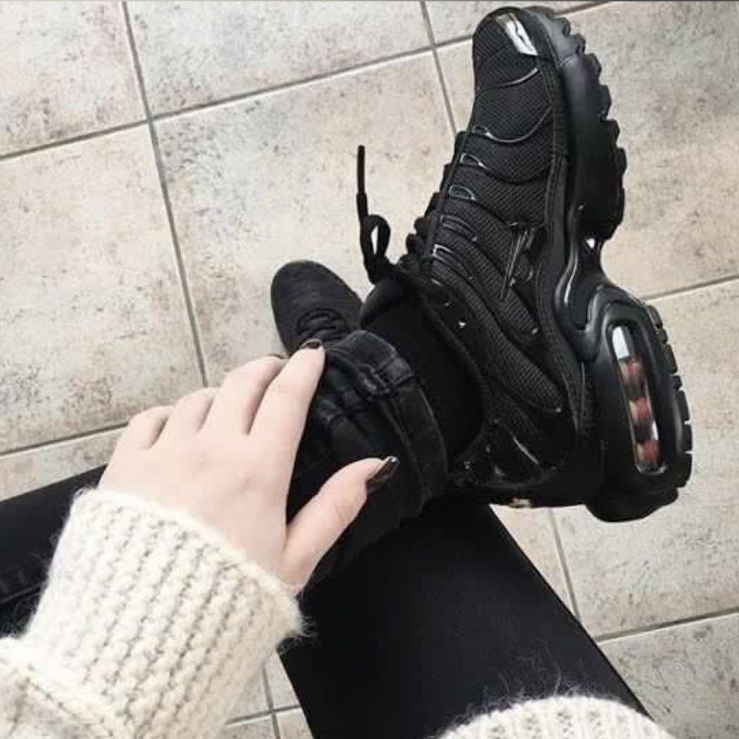 All black hotsell tns womens