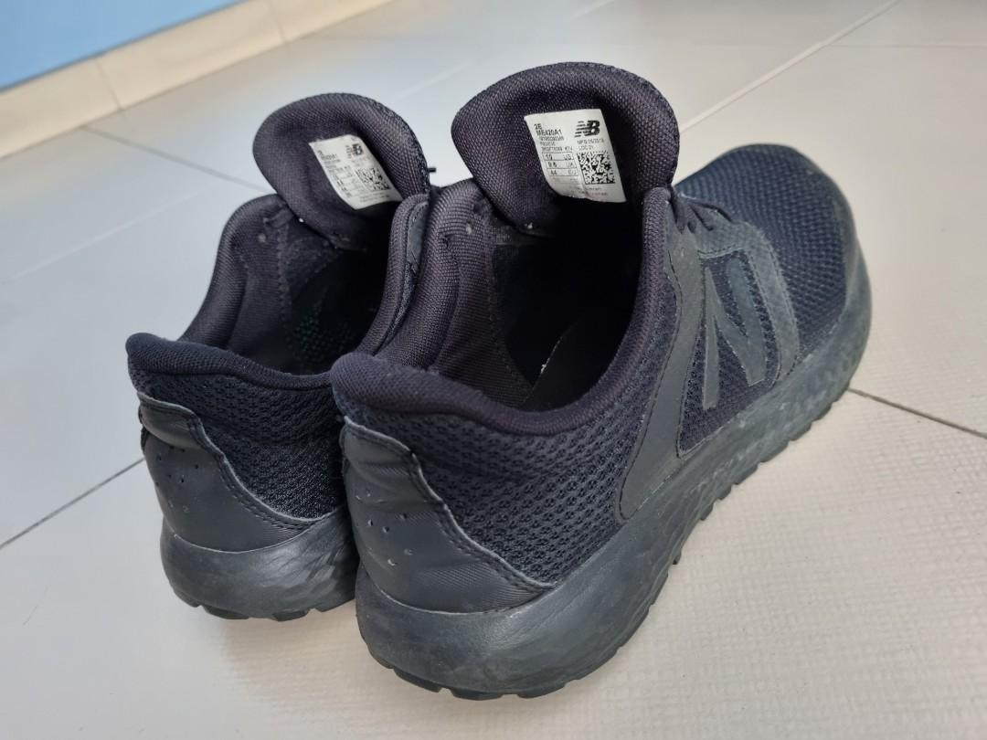 Pure black sneakers Men s Fashion Footwear Sneakers on Carousell
