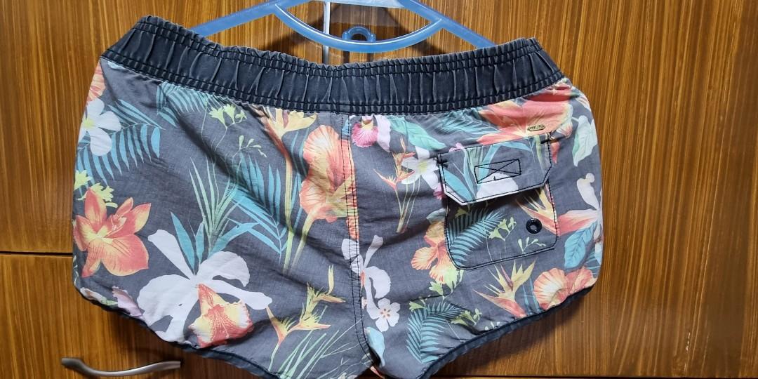 Ripcurl Floral Short (Category: Shorts) located in Makati City. Submitted by eilener (Listing ID 1145482792, Image 2). Description: Best pair to your favorite Swimwear. Add it to your summer ootd..