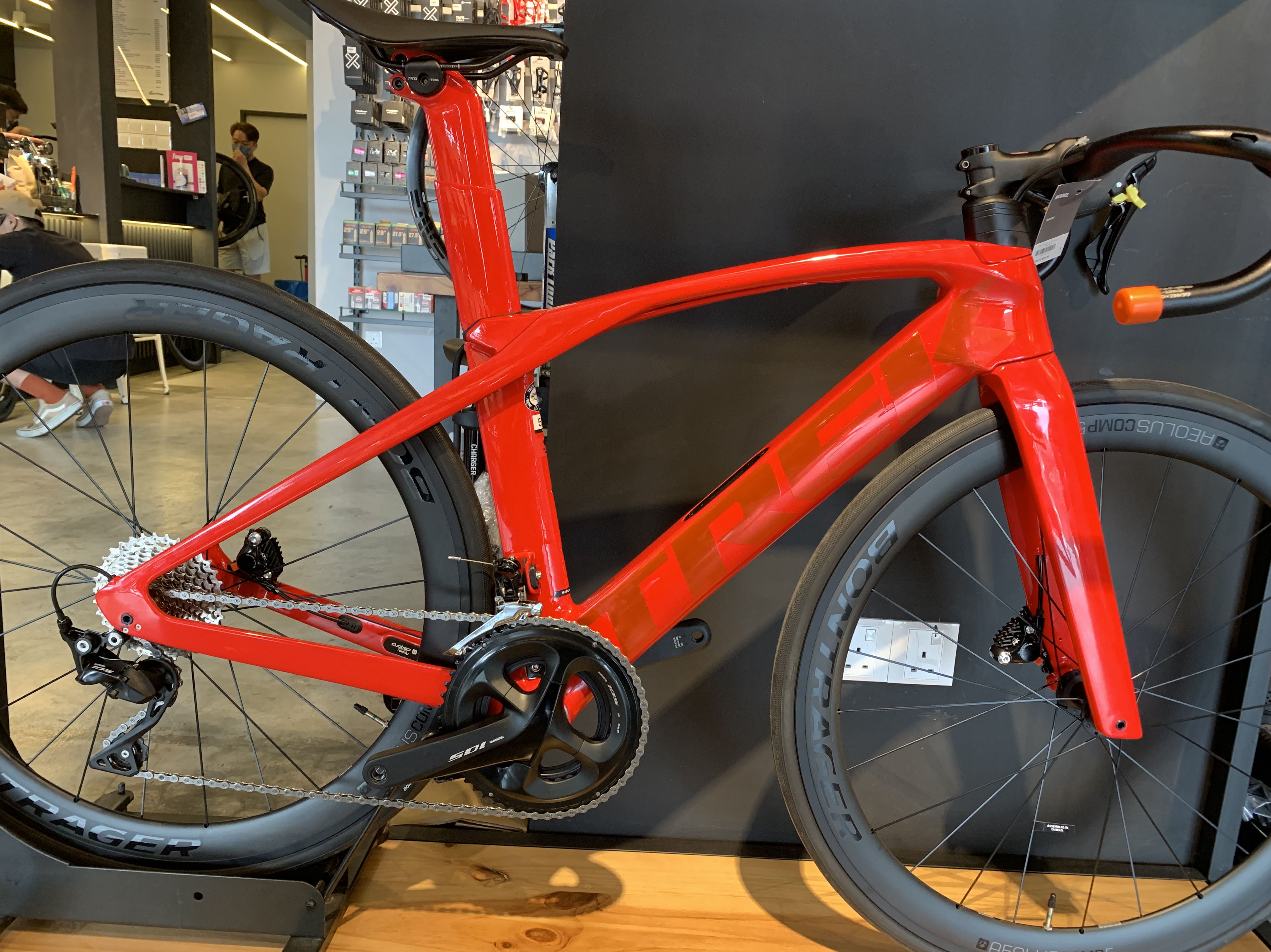 Trek madone best sale viper red