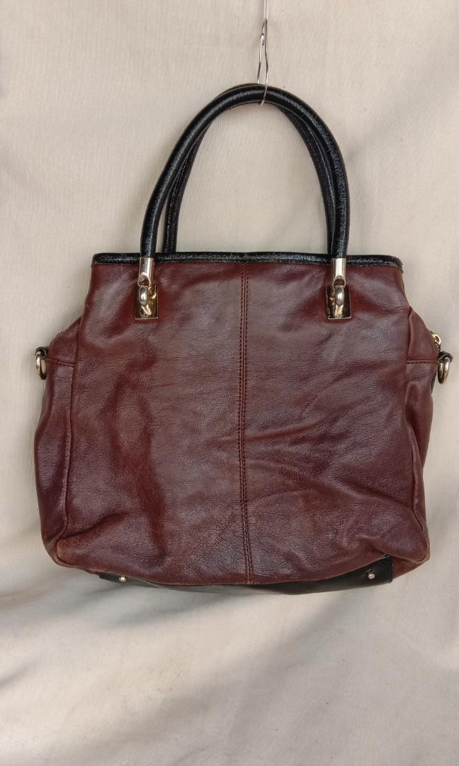 Vintage leather kate spade bag with 3 compartments (Category: Luxury Bags & Wallets) located in Cagayan de Oro. Submitted by emma3782 (Listing ID 1145471701, Image 2). Description: .