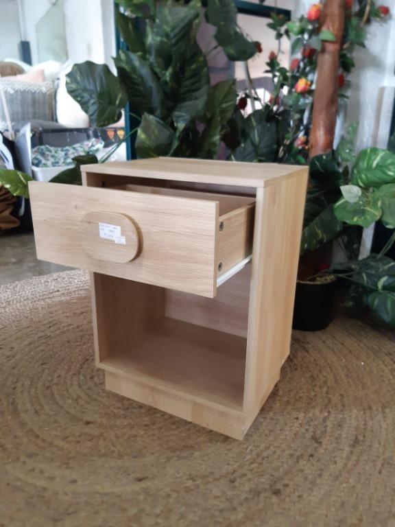 Bedside Table Oak Look (Category: Table Linen & Textiles) located in San Pedro. Submitted by affordable_surplus.1 (Listing ID 1145603499, Image 3). Description: Bedside Table Oak Look Surplus from Australia P1,750.