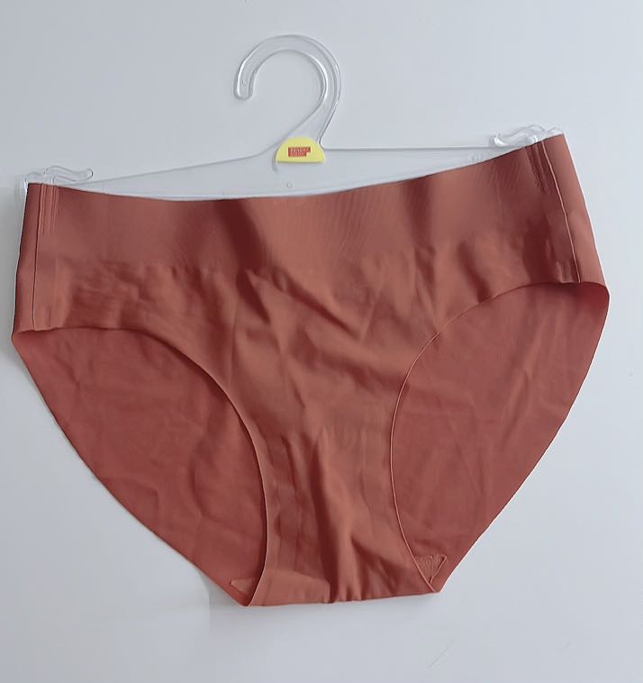 Bench Seamless Underwear, Women's Fashion, Undergarments & Loungewear on  Carousell