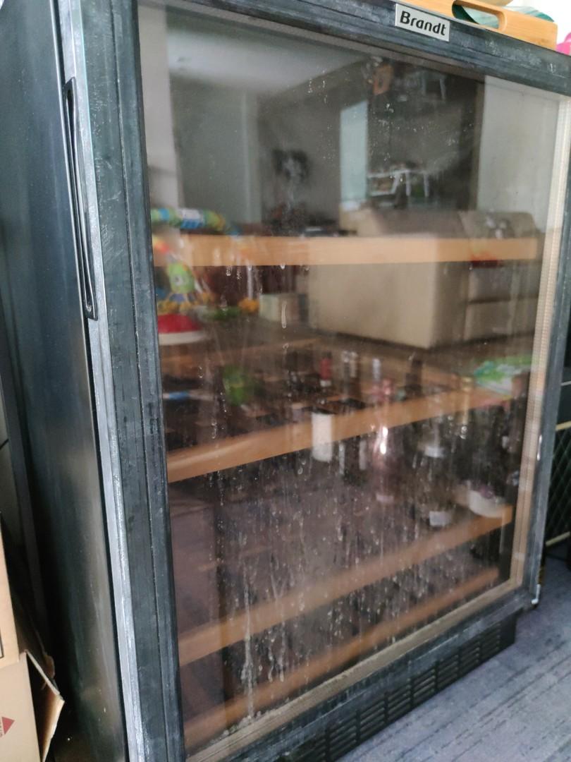 Brandt CAV50 wine chiller, TV & Home Appliances, Kitchen Appliances