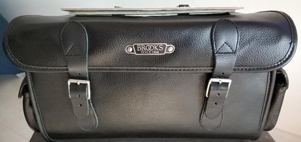 Brooks glenbrook top