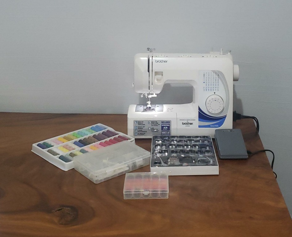 brother GS2700 sewing machine GS 2700+variety of accessories+pedal