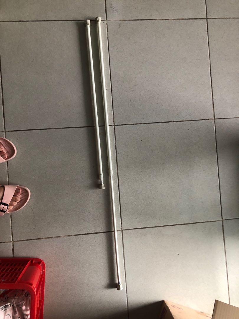 Daiso extension curtain rod / tiang tirai serba guna, Perabotan Rumah