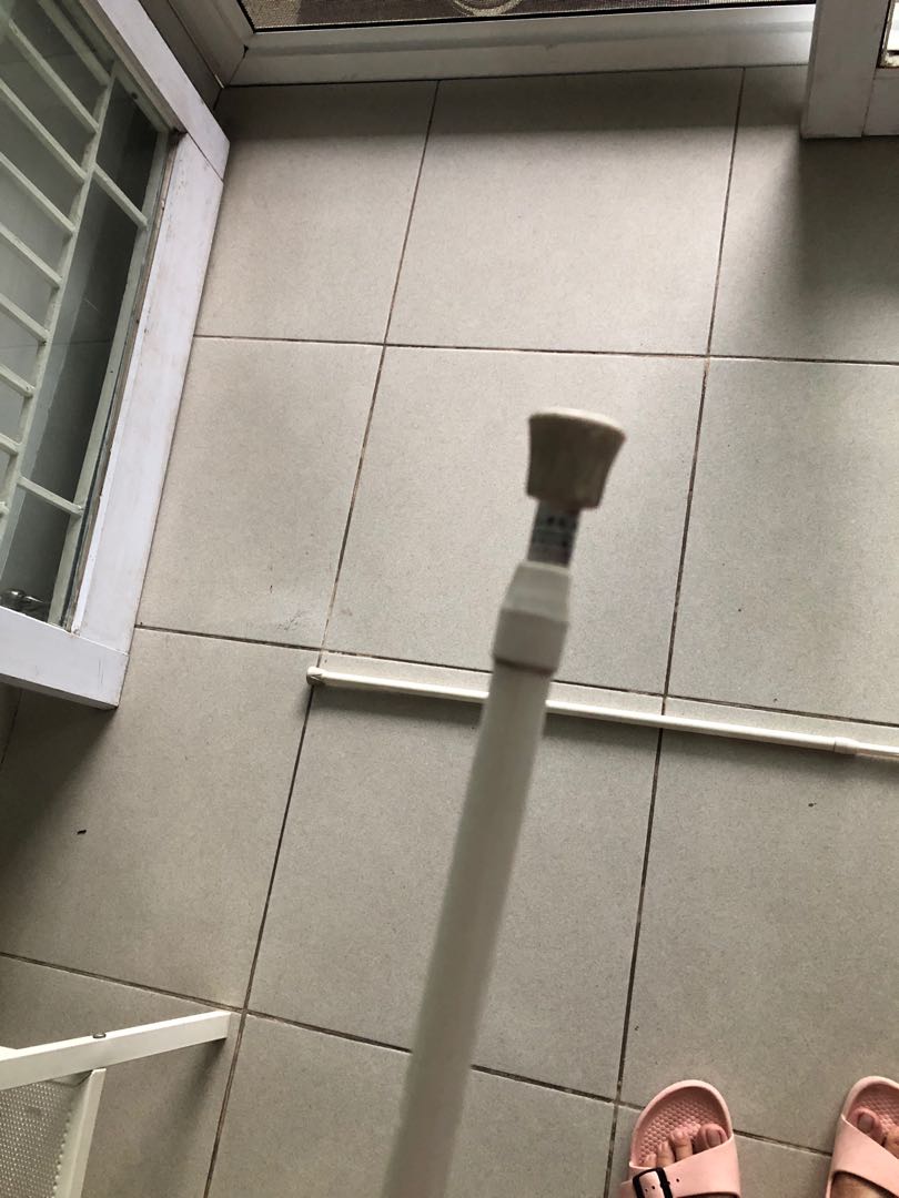 Daiso extension curtain rod / tiang tirai serba guna, Perabotan Rumah