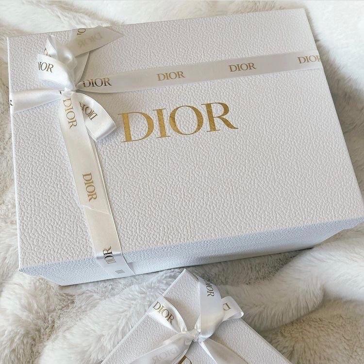 Dior Box Packaging for Bags/Shoes (Category: Luxury Bags & Wallets) located in Manila. Submitted by designerarchives.ph (Listing ID 1145756590, Image 1). Description: Size: 30 * 22 * 9.5cm Add 200 for dior ribbon 10-15 days ETA. Downpayment is required..