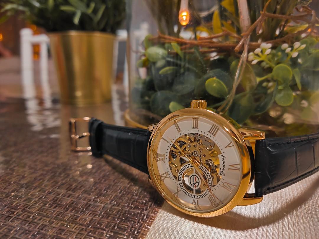 Gold watch with hotsell black leather band