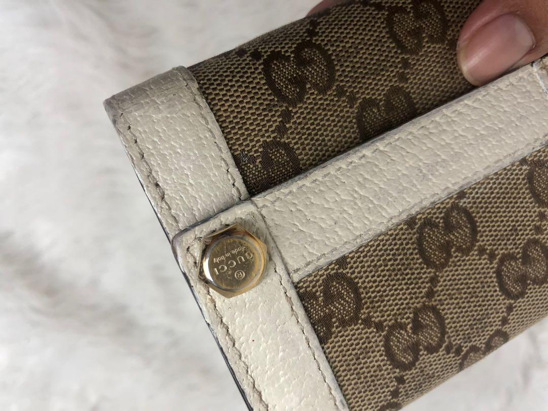 GUCCI (original) Small Wallet (Category: Luxury Bags & Wallets) located in Tabuk. Submitted by meksieclosetph (Listing ID 1145750364, Image 2). Description: •Guarnteed Authentic •COD:COP •signs of use.