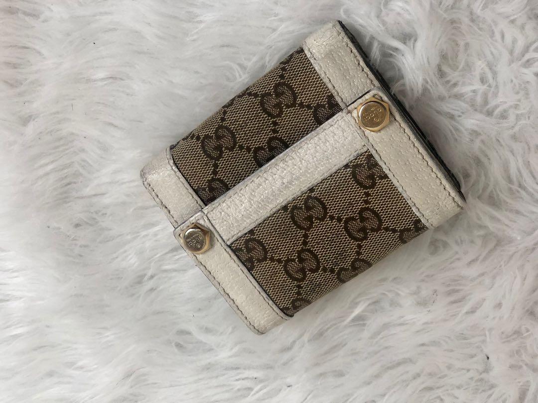 GUCCI (original) Small Wallet (Category: Luxury Bags & Wallets) located in Tabuk. Submitted by meksieclosetph (Listing ID 1145750364, Image 1). Description: •Guarnteed Authentic •COD:COP •signs of use.