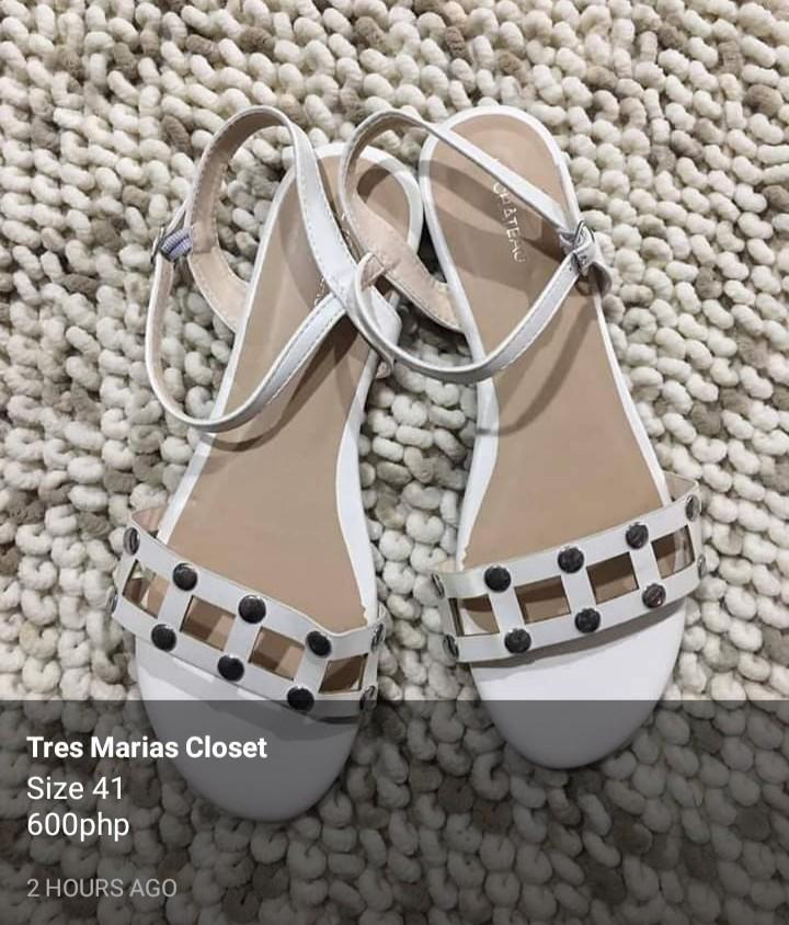 Le chateau clearance sandals