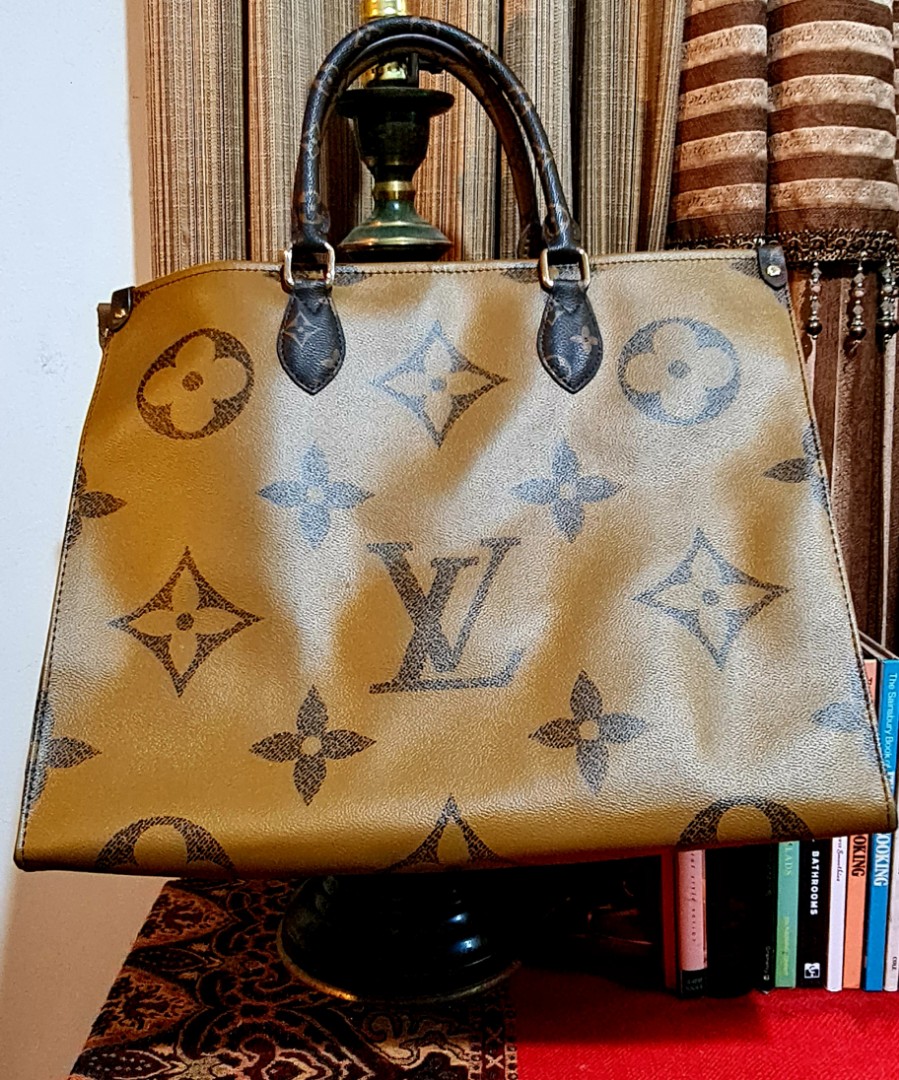 LV Manhattan GM Tote, Luxury, Bags & Wallets on Carousell