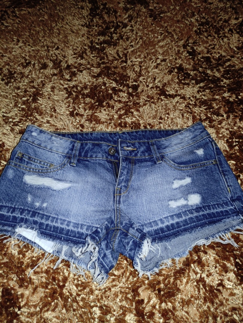 Mango hotpants jeans, Fesyen Wanita, Pakaian Wanita, Bawahan di Carousell