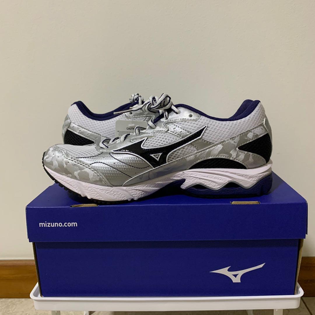 Mizuno Sports Shoes, Men's Fashion 