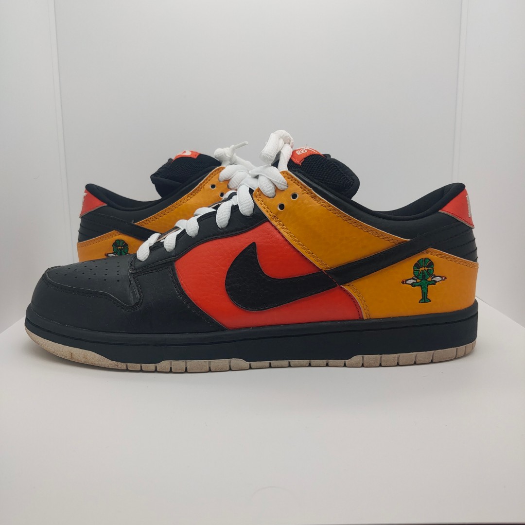 Nike Dunk SB Raygun Away 2005, Men's Fashion, Footwear, Sneakers on  Carousell