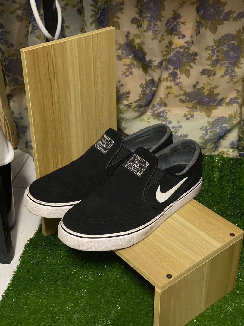 Janoski slip on deals on feet