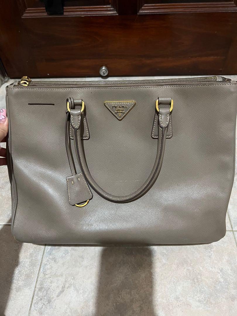 Large prada deals tote bag