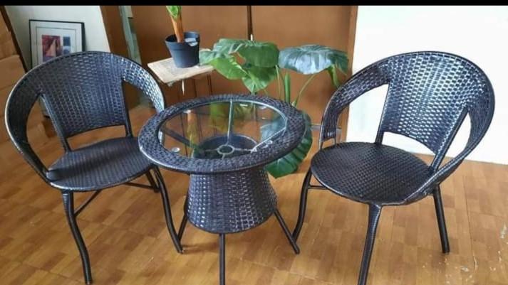 Plastic rattan sales coffee table