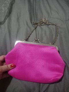 Sling pesta.. Cakep ya.. Bisa muat hp  dan dompet