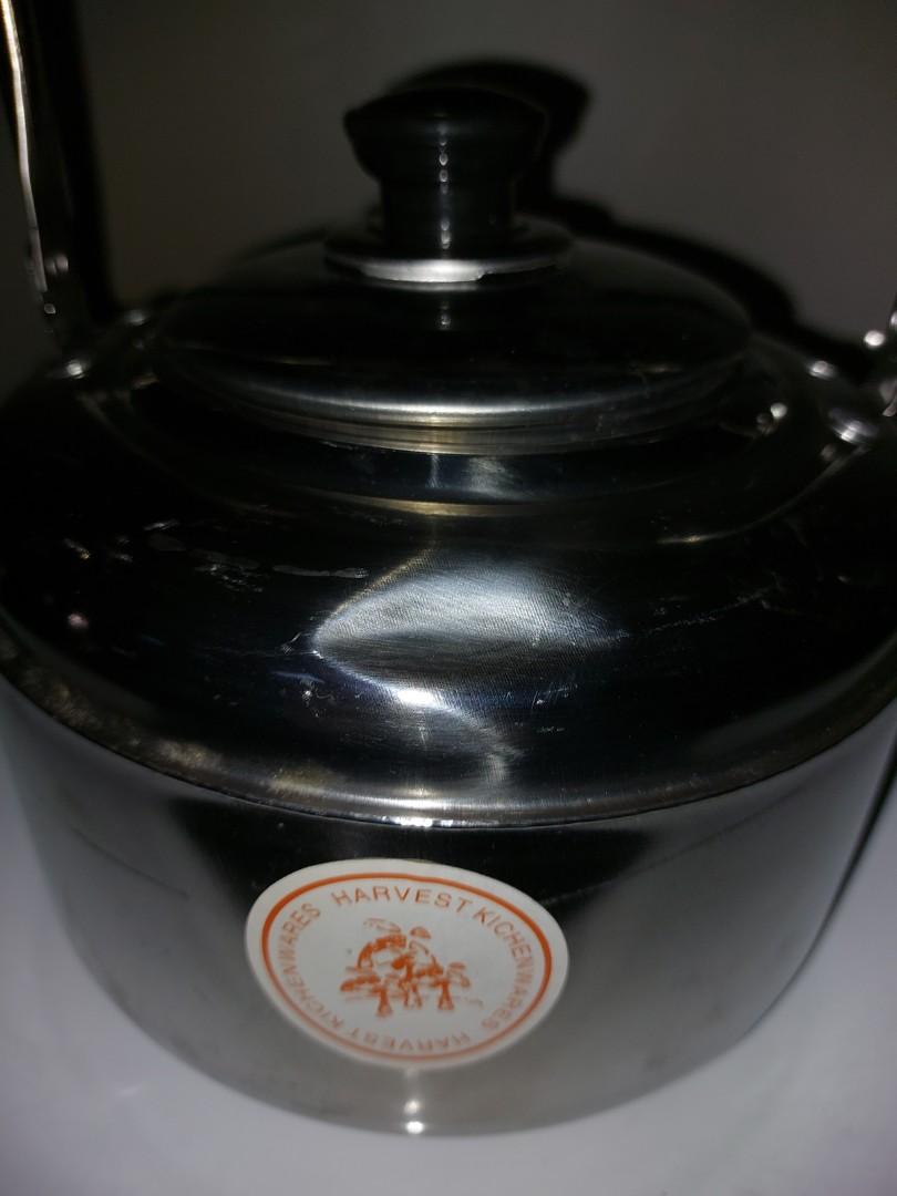 Stainless kettle 3.5 li with flaws (Category: Cookware & Accessories) located in Quezon City. Submitted by cynlchan (Listing ID 1145595159, Image 2). Description: Selling cheap this whistling kettle with a small dent on the body.