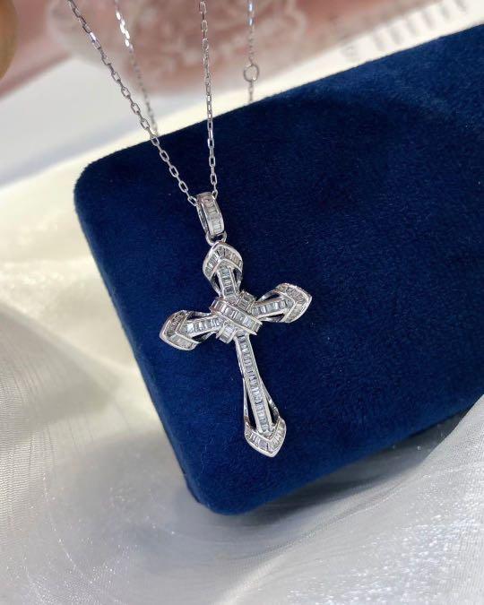 18k WG diamond cross necklace Women s Fashion Jewelry