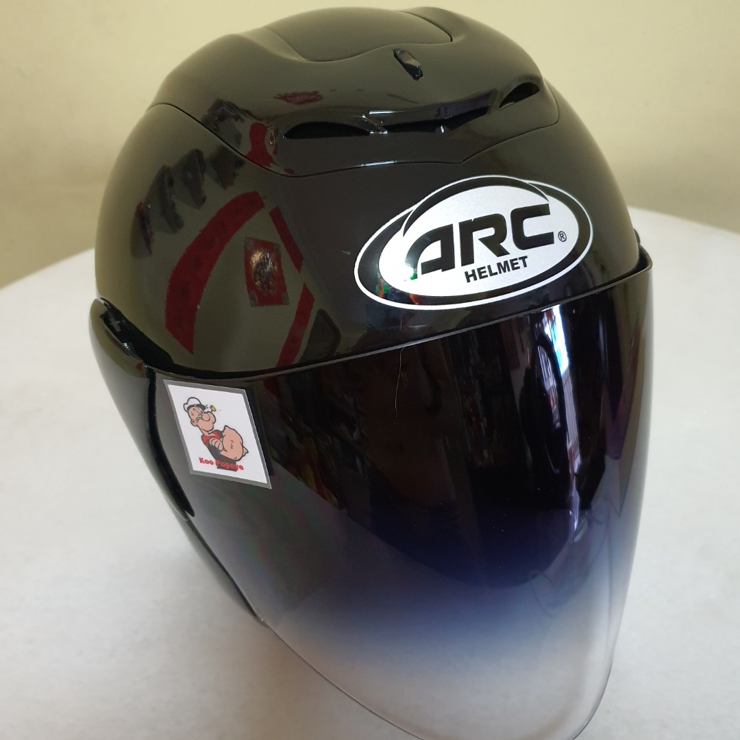 Arc top helmet visor