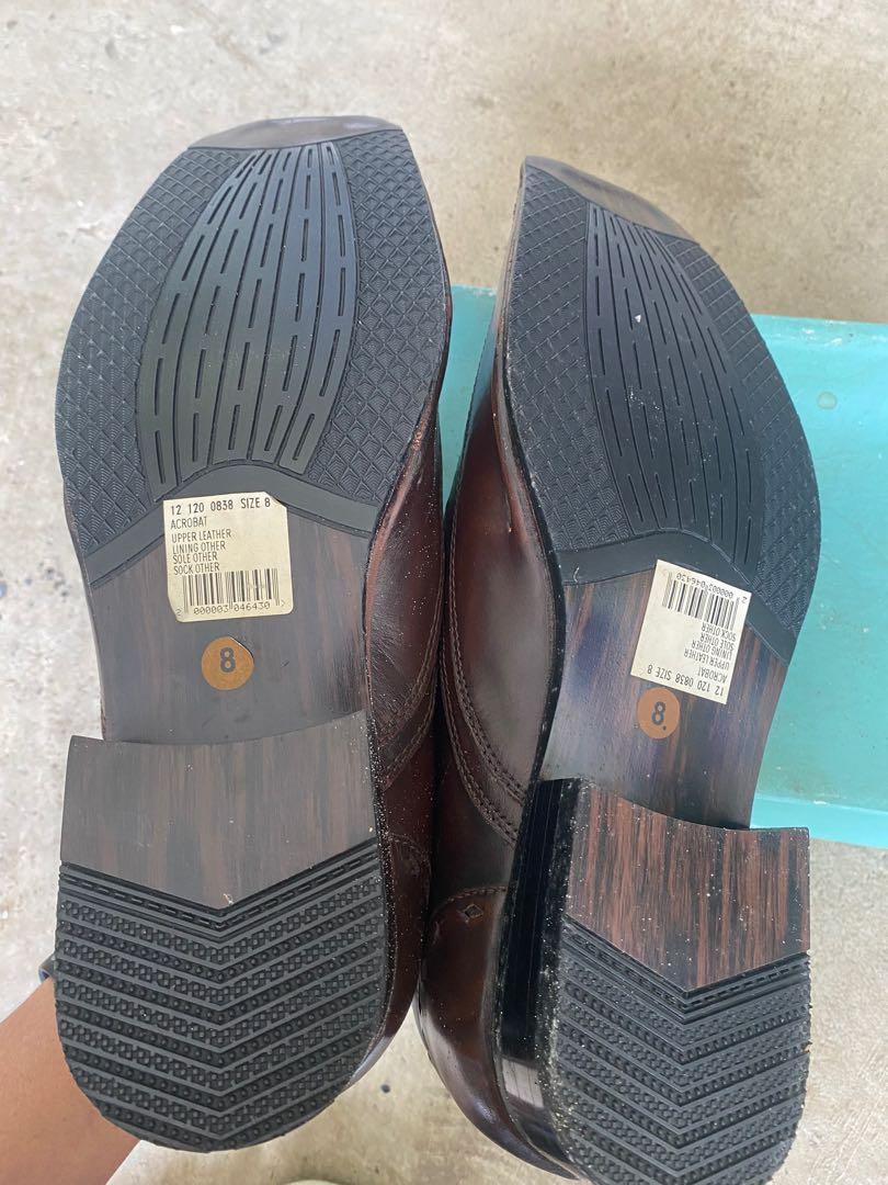 Barratts (Category: Dress shoes) located in Kuantan. Submitted by ginginpreloved (Listing ID 1145820180, Image 3). Description: Barratts Shoes for men great condition Like new Cod in kuantan, elsewhere via J&T Price is negotiable.
