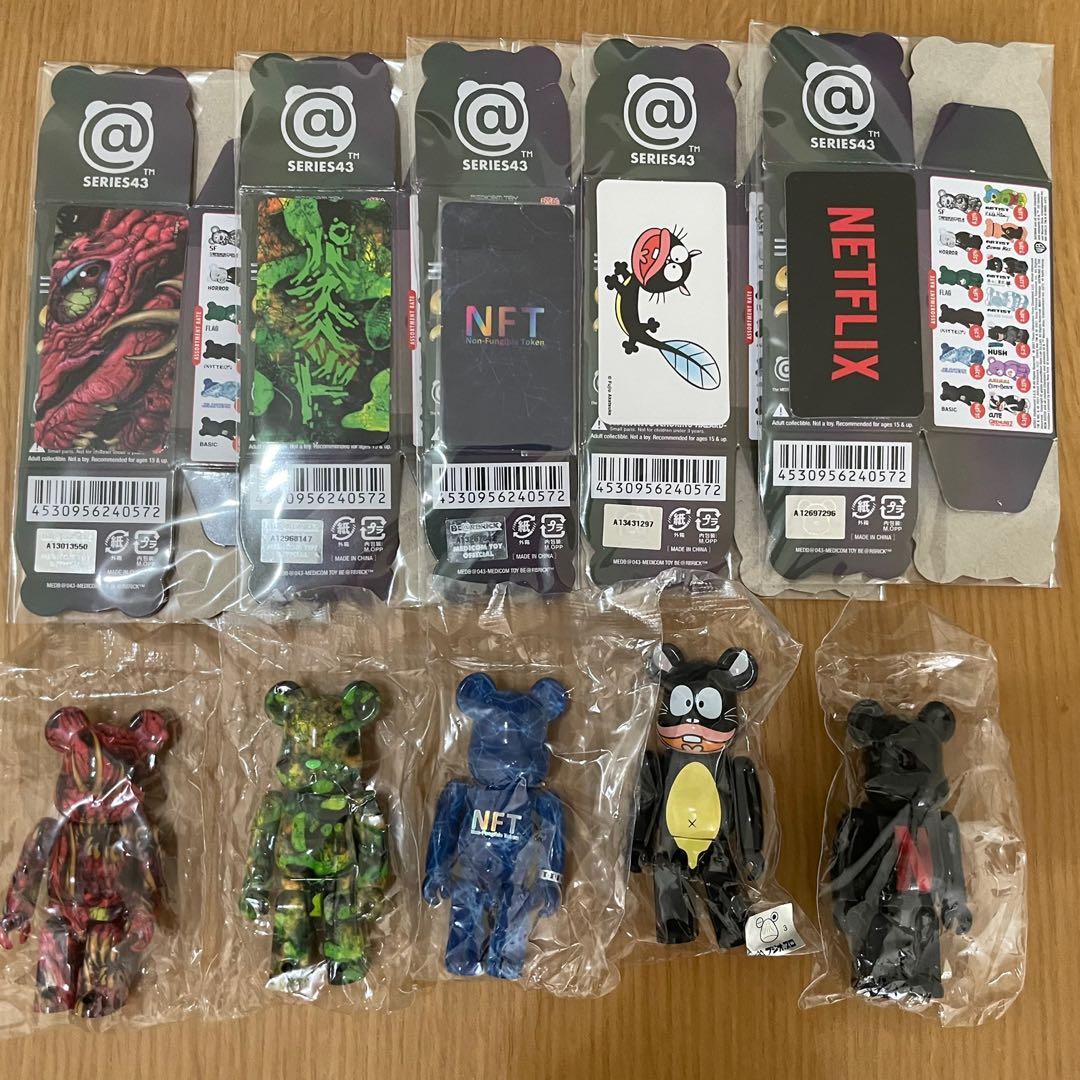 Be@rbrick 43大全套, 興趣及遊戲, 玩具與遊戲在旋轉拍賣