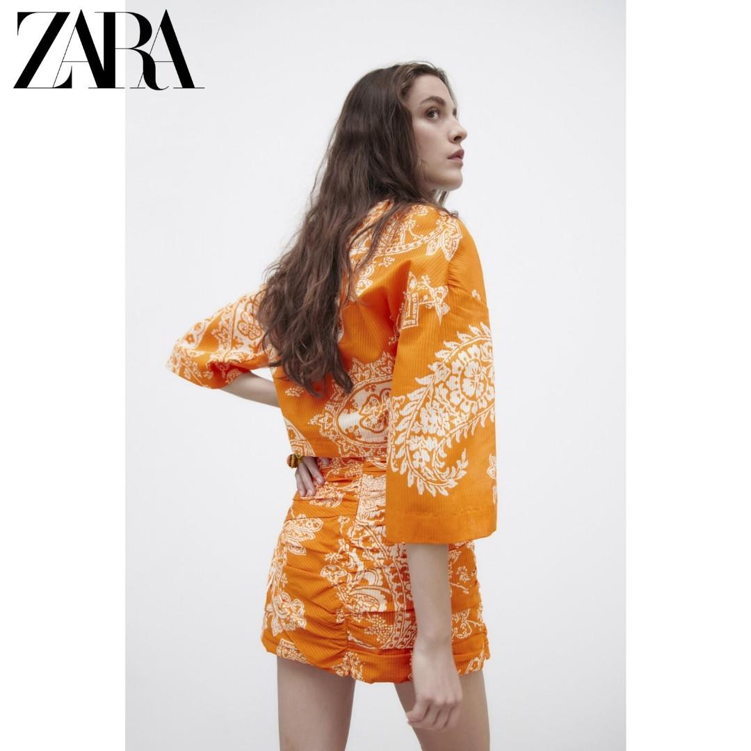 Crop top with knot hot sale zara