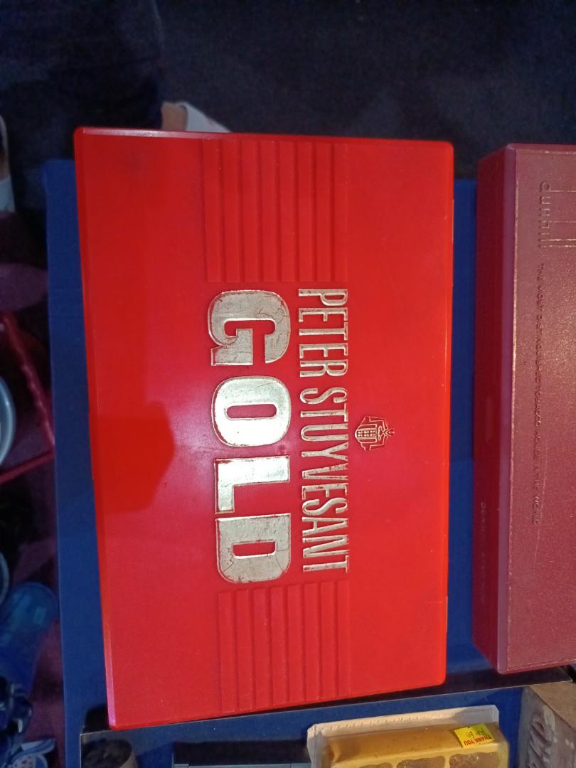 Box peter stuyvesant gold vintage, Hobbies & Toys, Collectibles
