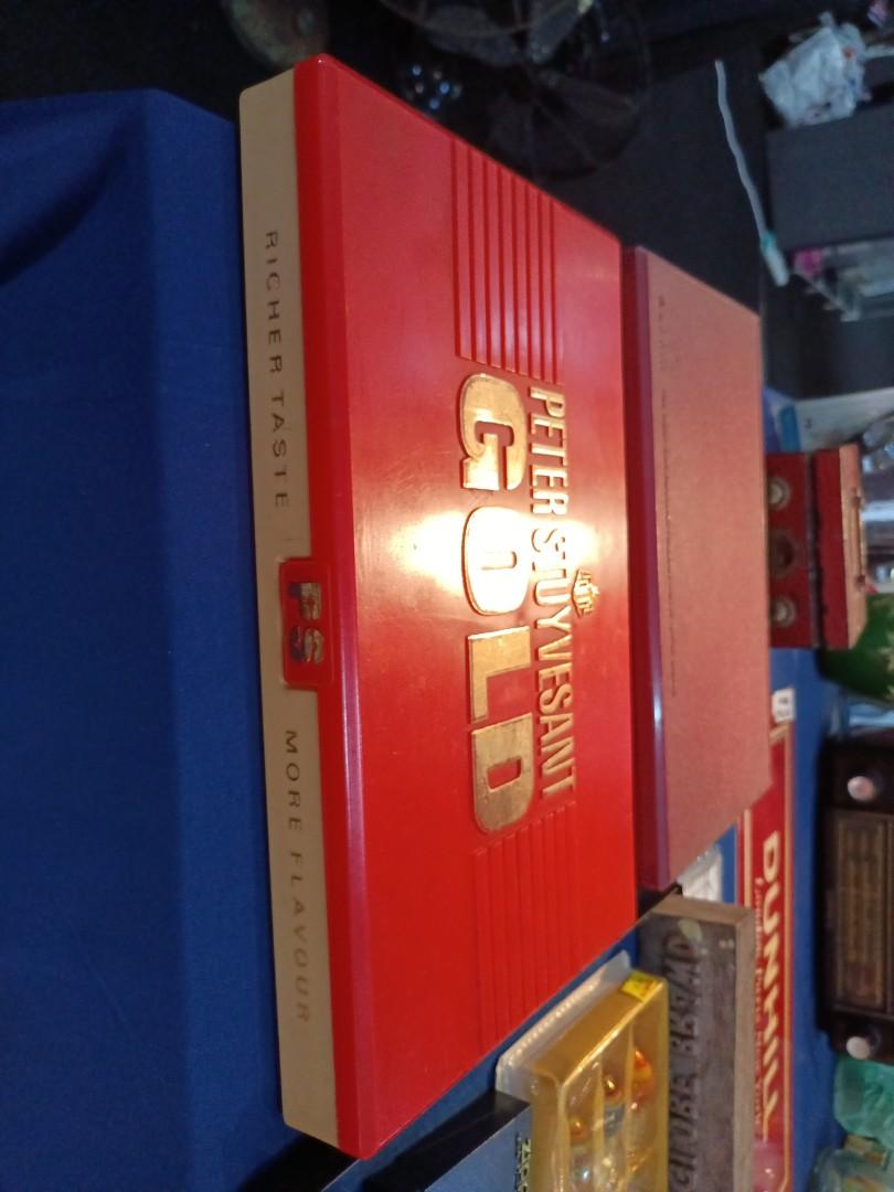 Box peter stuyvesant gold vintage, Hobbies & Toys, Collectibles