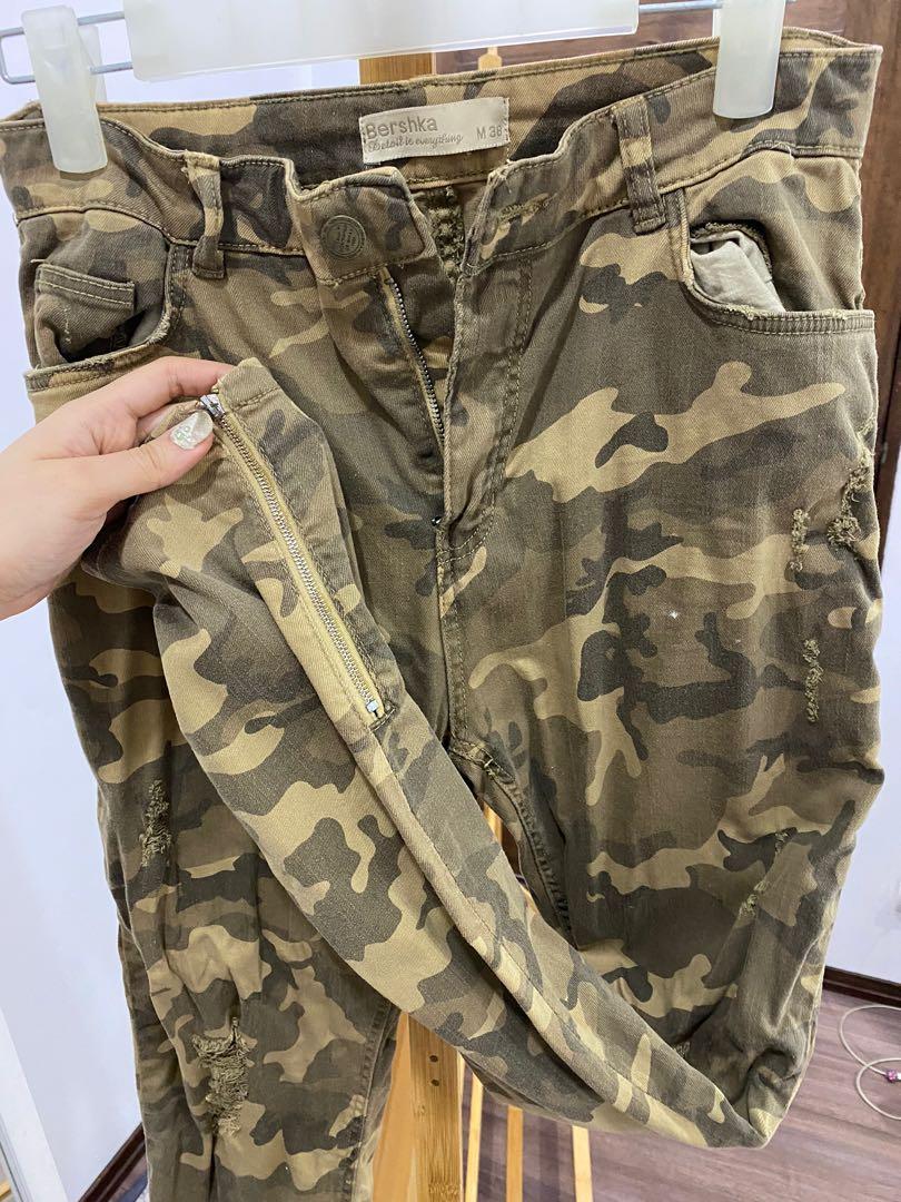 Camouflage Bershka cargo pants - Vinted