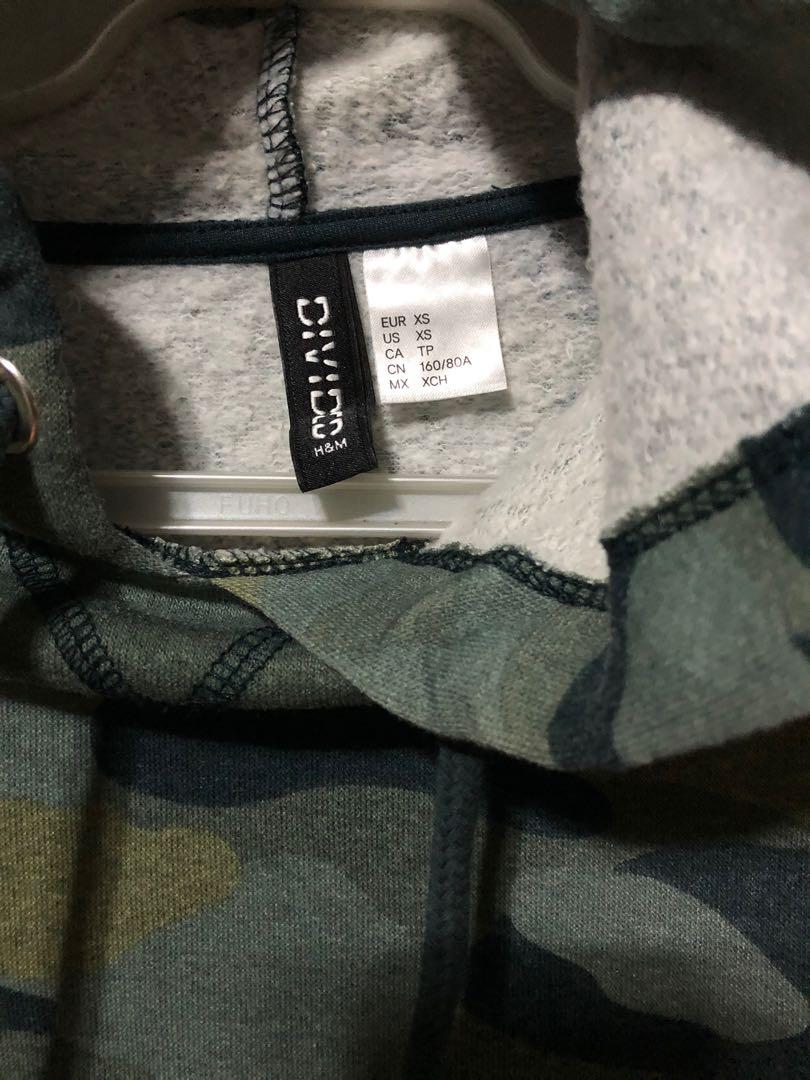 Camo cropped cheap hoodie h&m