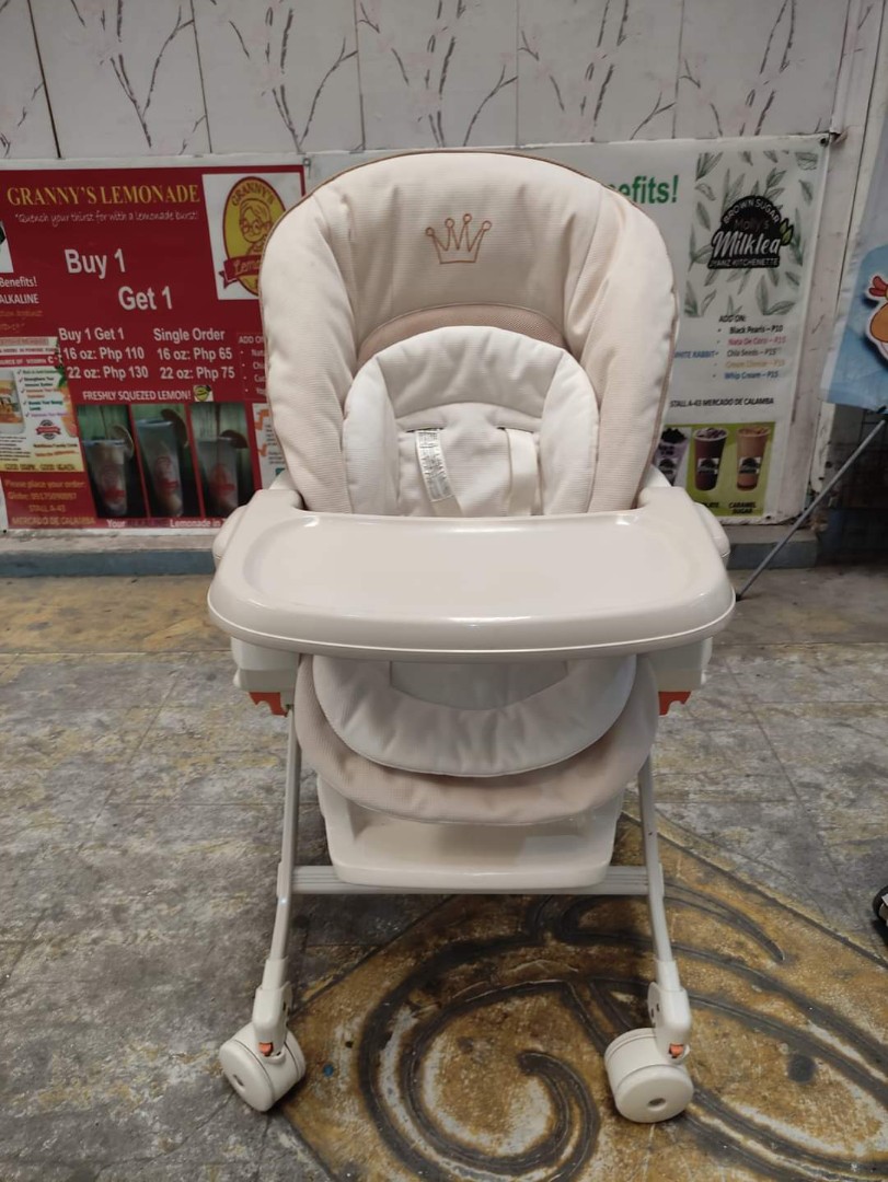 Combi MANUAL Swing High Chair JAPAN SURPLUS, Babies & Kids, Nursing