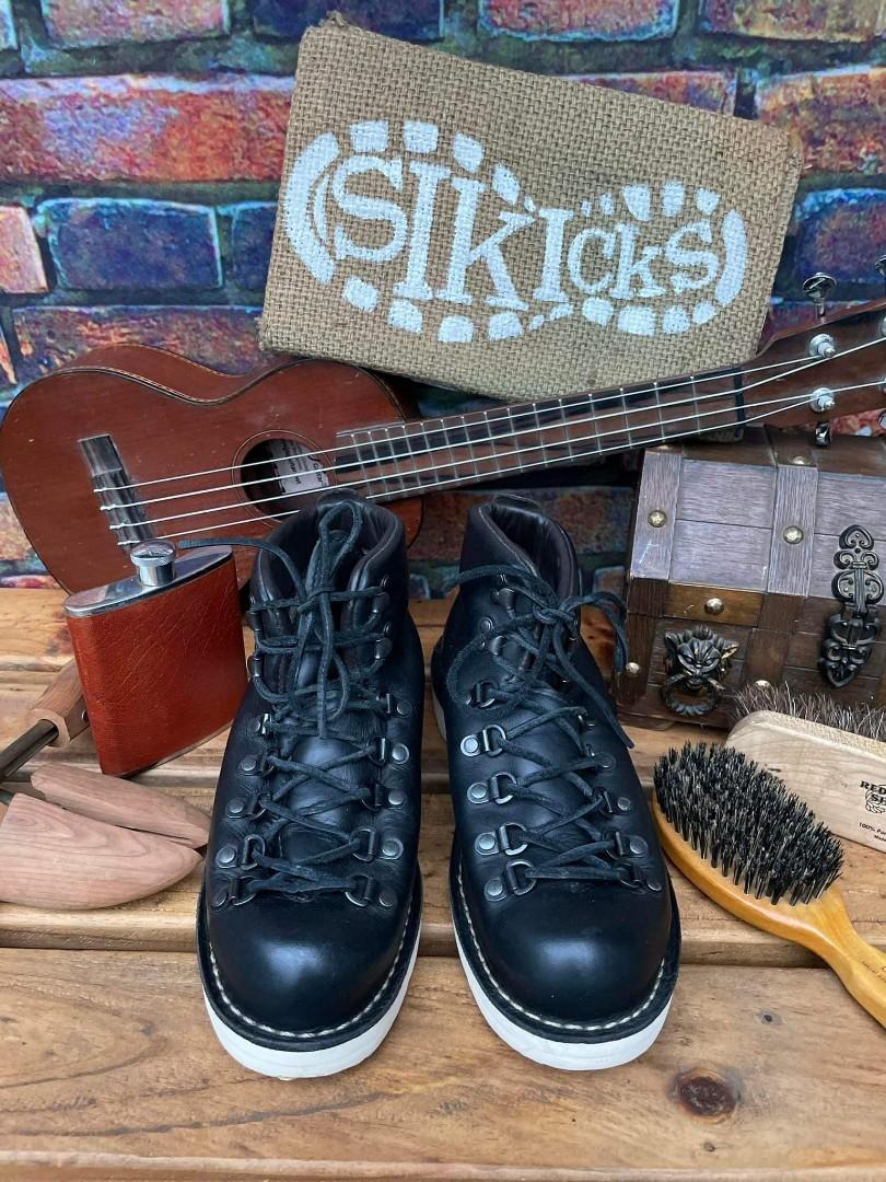 Danner Mountain light 7E (Category: Boots) located in La Trinidad. Submitted by sikicksforlife (Listing ID 1145966790, Image 1). Description: 7EE , fits like 7E red wing , 7.5 us to 8us mens in good condition no box we ship nationwide payment is thru BDO BPI gcash pm for more details thank you admin 🙂.
