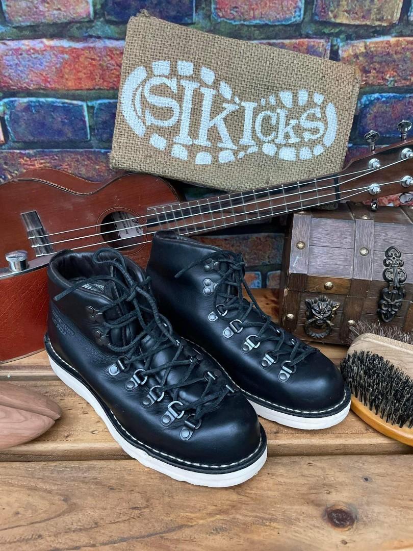 Danner Mountain light 7E (Category: Boots) located in La Trinidad. Submitted by sikicksforlife (Listing ID 1145966790, Image 2). Description: 7EE , fits like 7E red wing , 7.5 us to 8us mens in good condition no box we ship nationwide payment is thru BDO BPI gcash pm for more details thank you admin 🙂.
